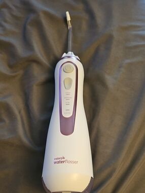 Waterpik waterflosser portable cordless- White & Pink